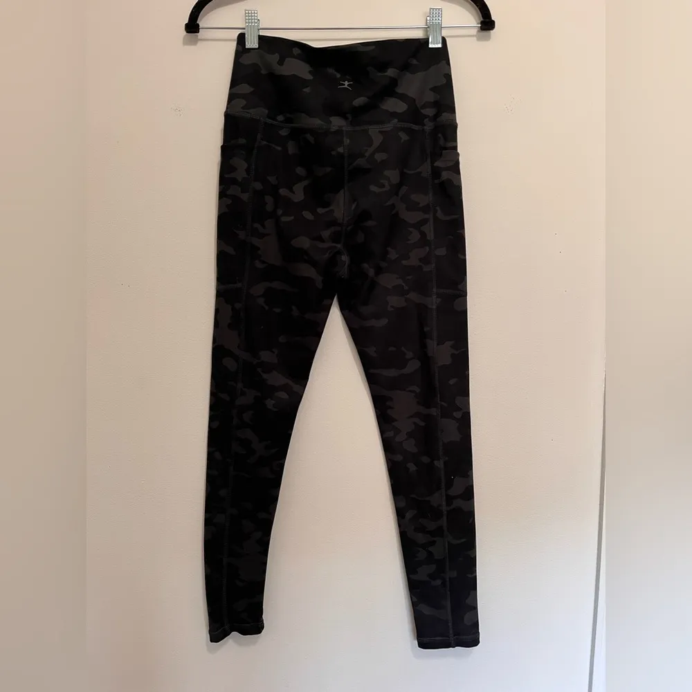 DANSKIN Women’s Black Camo Compression Leggings Pockets Sz S EUC - Image 4