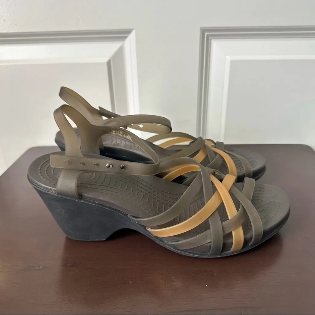Crocs Huarache Brown Gold Strappy Wedge Sandal Shoes Womens Size 10 - Image 3