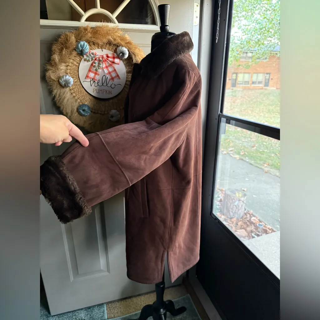 Vintage Neiman Marcus faux suede fur button down plush maxi coat, size medium - Image 10