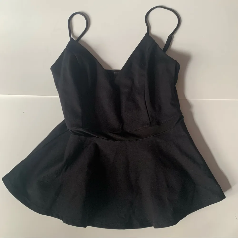 Lulu’s Black Peplum Top w/Adjustable Straps & Sheer Nylon Waist Detail Size Sm. - Image 8
