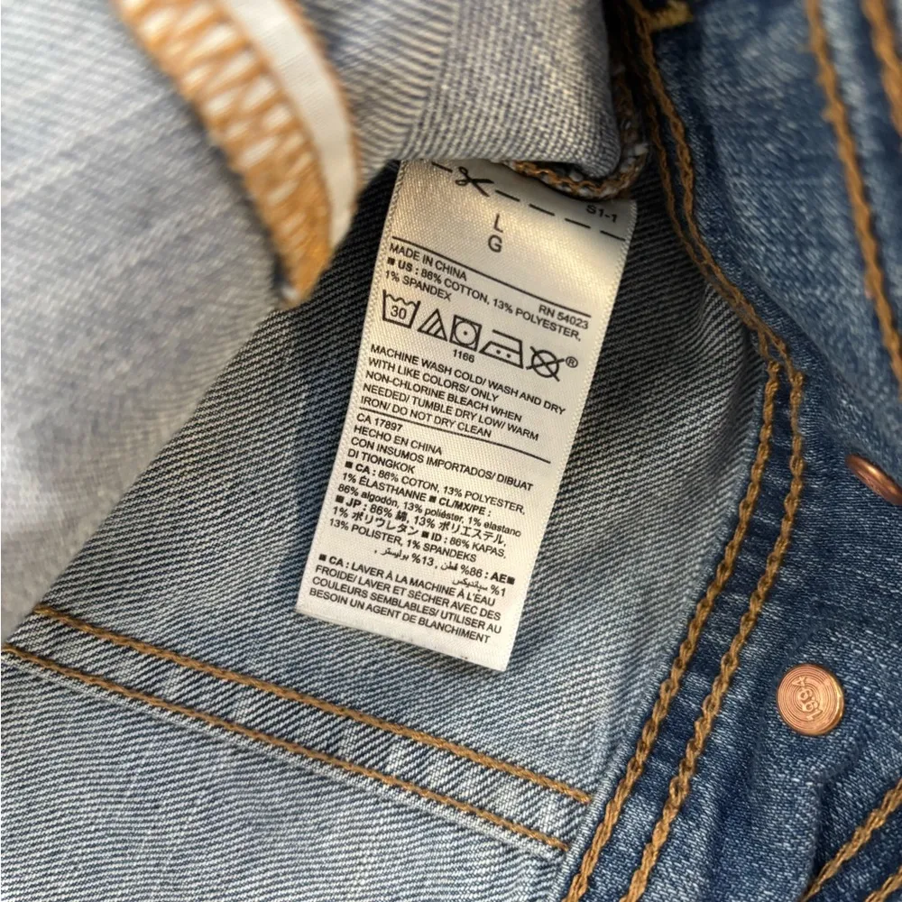 Old Navy size Large denim jacket, great for casual outings - Image 3