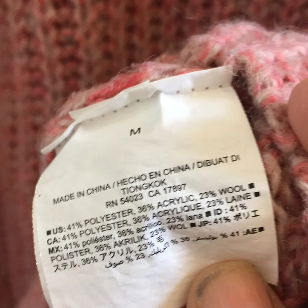 FINAL MARKDOWN Ladies old navy crew neck sweater medium - Image 4