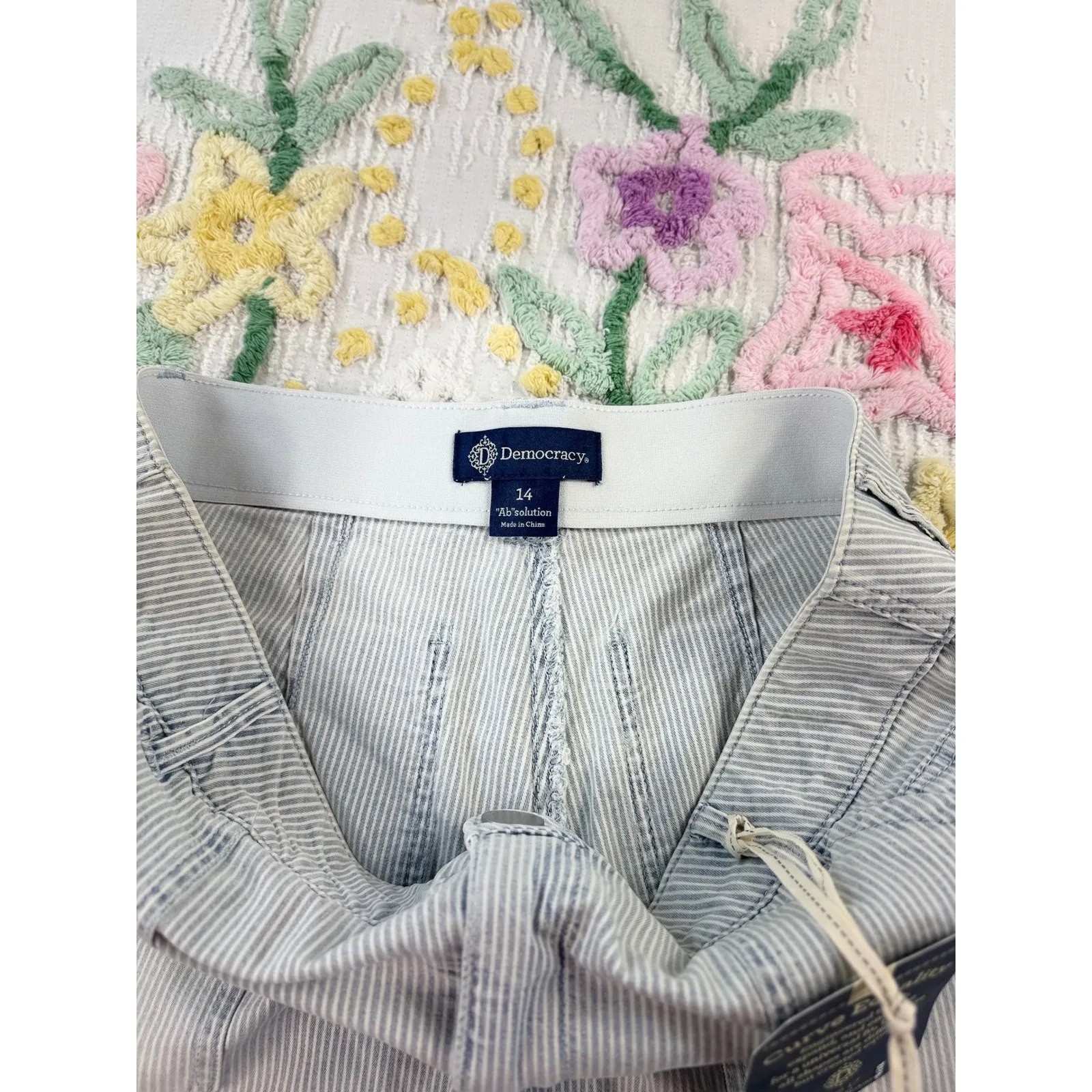 Democracy Womens Size 14 AbSolution High Rise Shorts Blue Stripe Frayed Hem - Image 6