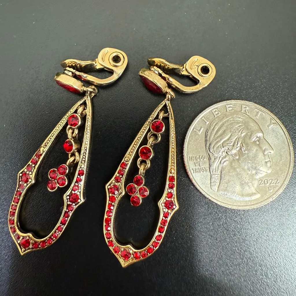MONET Gold-tone Wine Red Rhinestones Drop Dangle Earrings 10.1g. - Image 4