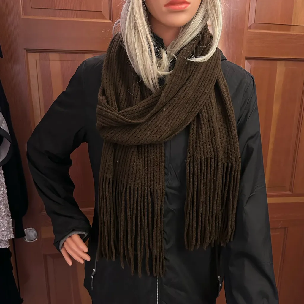Echo Brown Ribbed Knit Fringe Scarf - Image 13