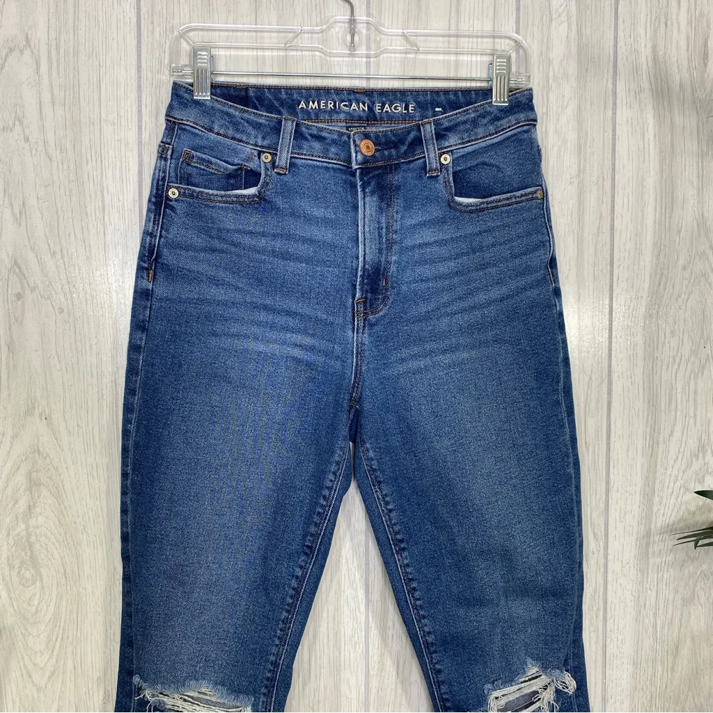American Eagle Distressed Ripped Knee Mom Jeans size 4 - Image 4