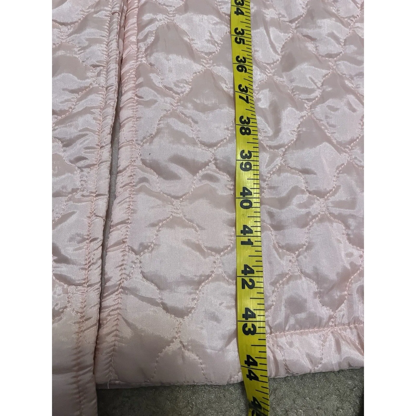 Vintage Cottagecore Grannycore Quilted Robe M Pink Floral Embroidered Rustic Size M - Image 8