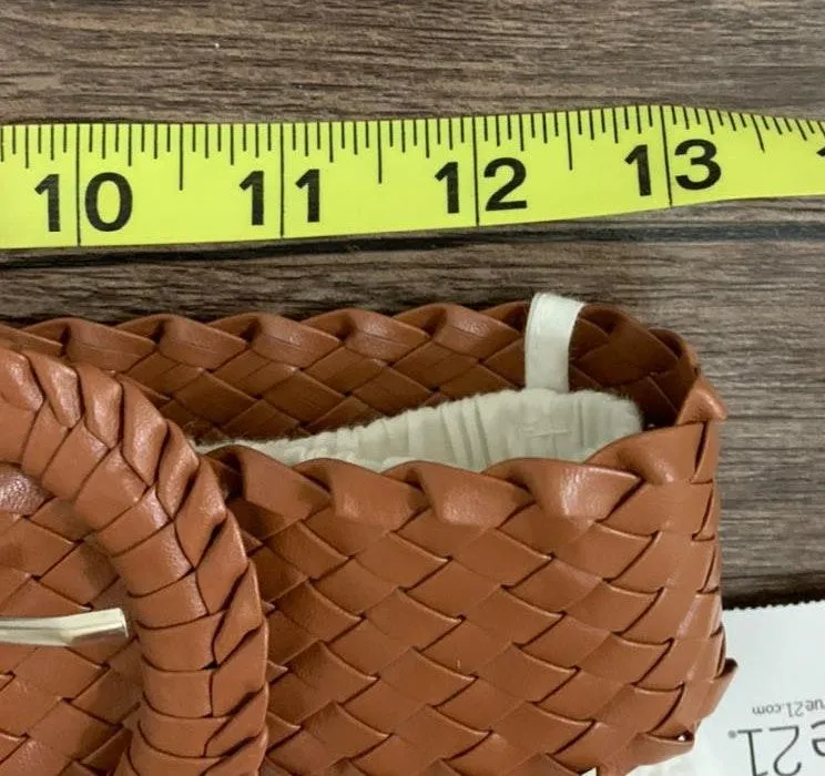 🆕  White Ruffled Skirt With Belt Medium - Image 5