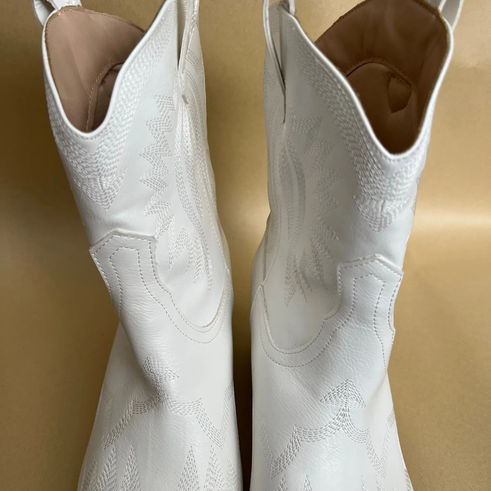 Cushionaire White Western Cowboy Ankle Boots Pointed Toe Block Heel Faux Leather Size 11 - Image 7