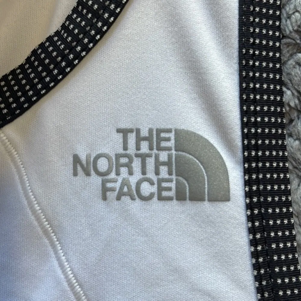 The North Face Black White Flowy Gym Athletic Tank Top Size Large EUC #4464 - Image 3