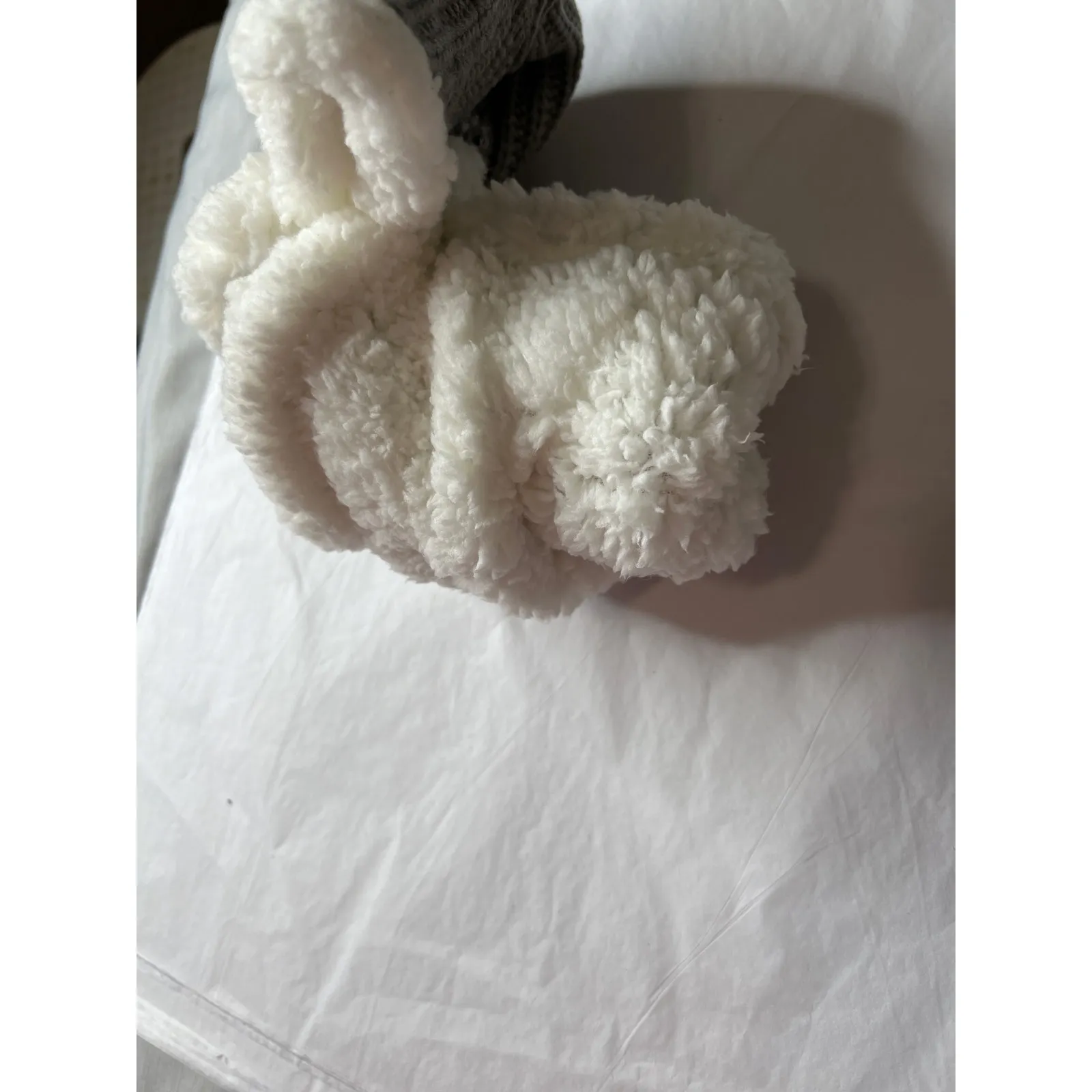 Muk Luks slippers NEW size L/XL Sherpa lined grey cozy core Warmth lounging Gray - Image 3