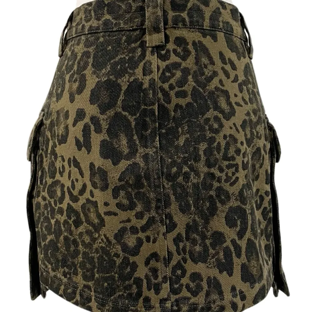 reset by Jane Pocketed Leopard Print Denim Mini Skirt Black - Image 3