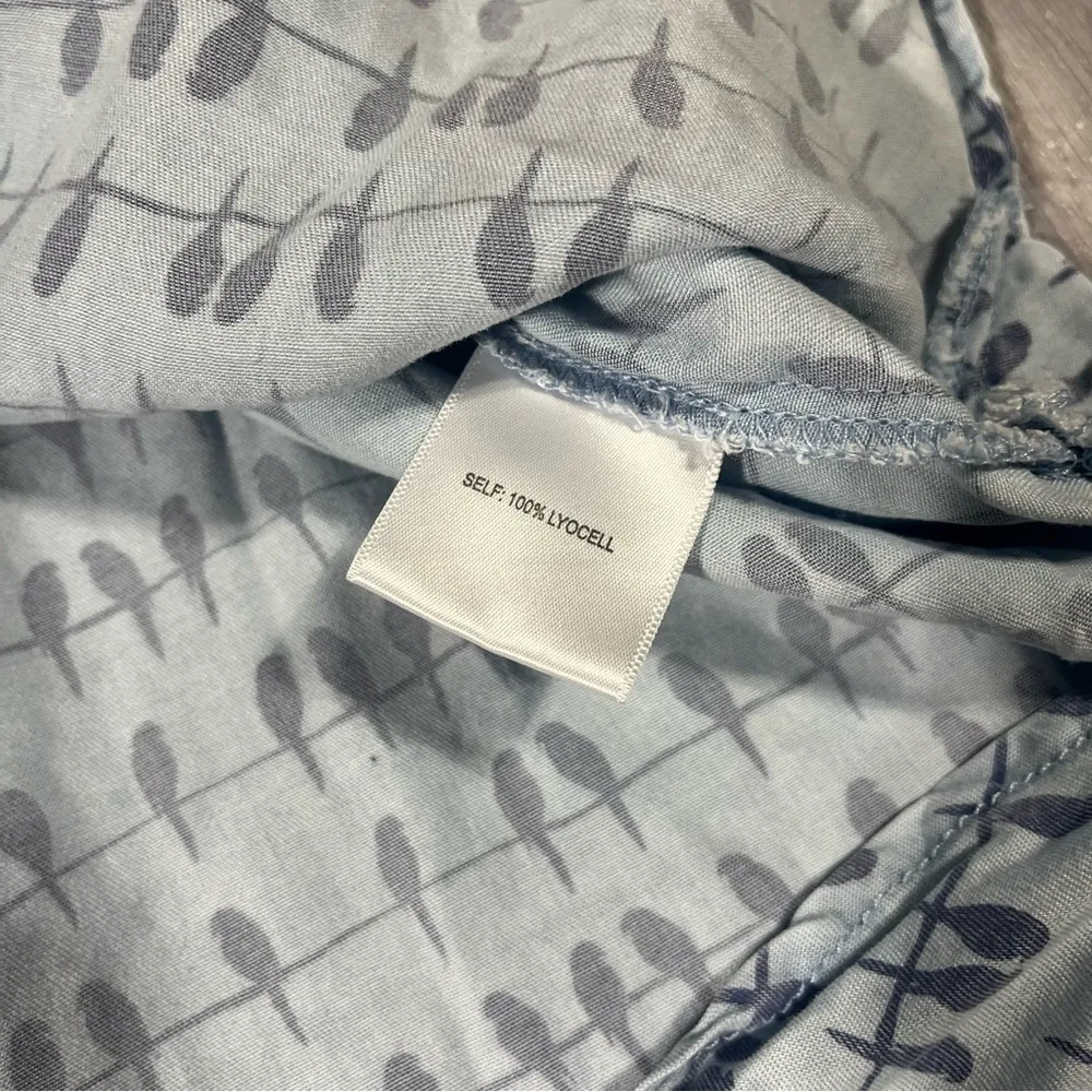 Jane & Delancey Light Blue Gray Bird Pattern Button-Up Long Sleeve Shirt; medium - Image 5