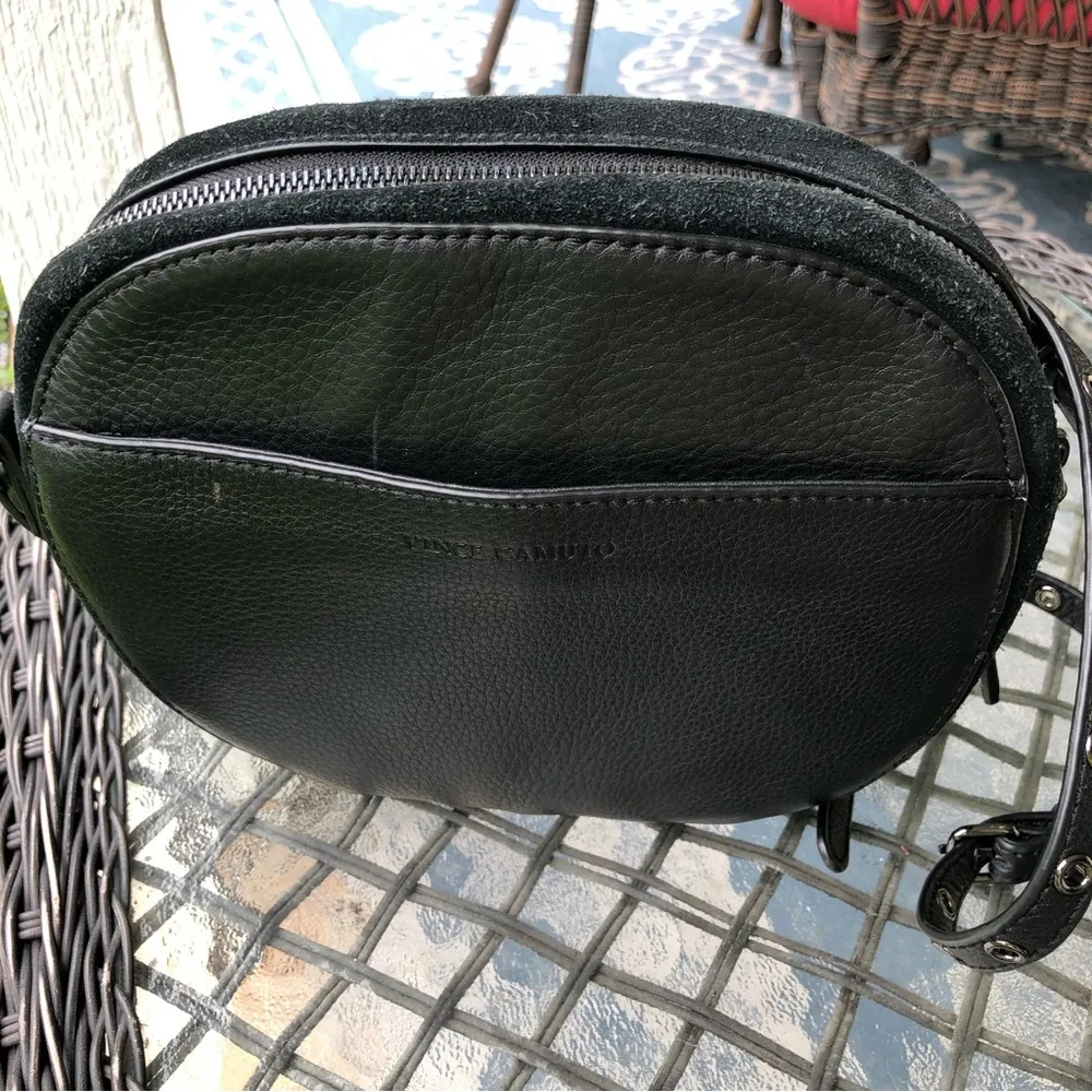 Vince Camuto Areli Crossbody Shoulder Bag Purse Handbag Black Metal & Leather - Image 3