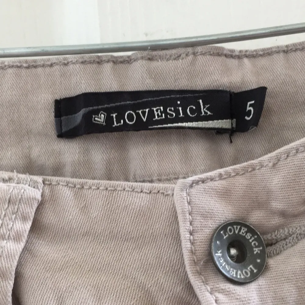 FINAL MARKDOWN Junior lovesick distressed jeans 5 Size undefined - Image 4