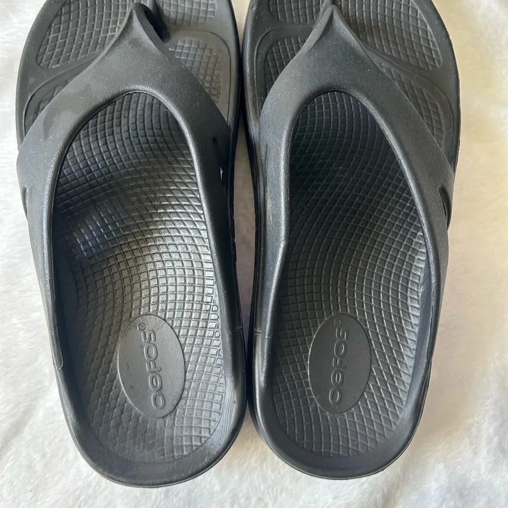 Oofos Original Black Women’s Size M8 - Image 3