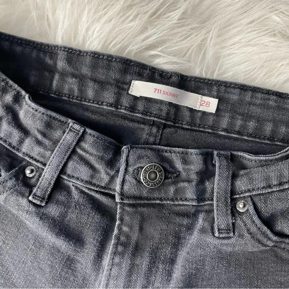 Levi’s Jeans 711 Skinny Black Wash Size 28 - Image 2