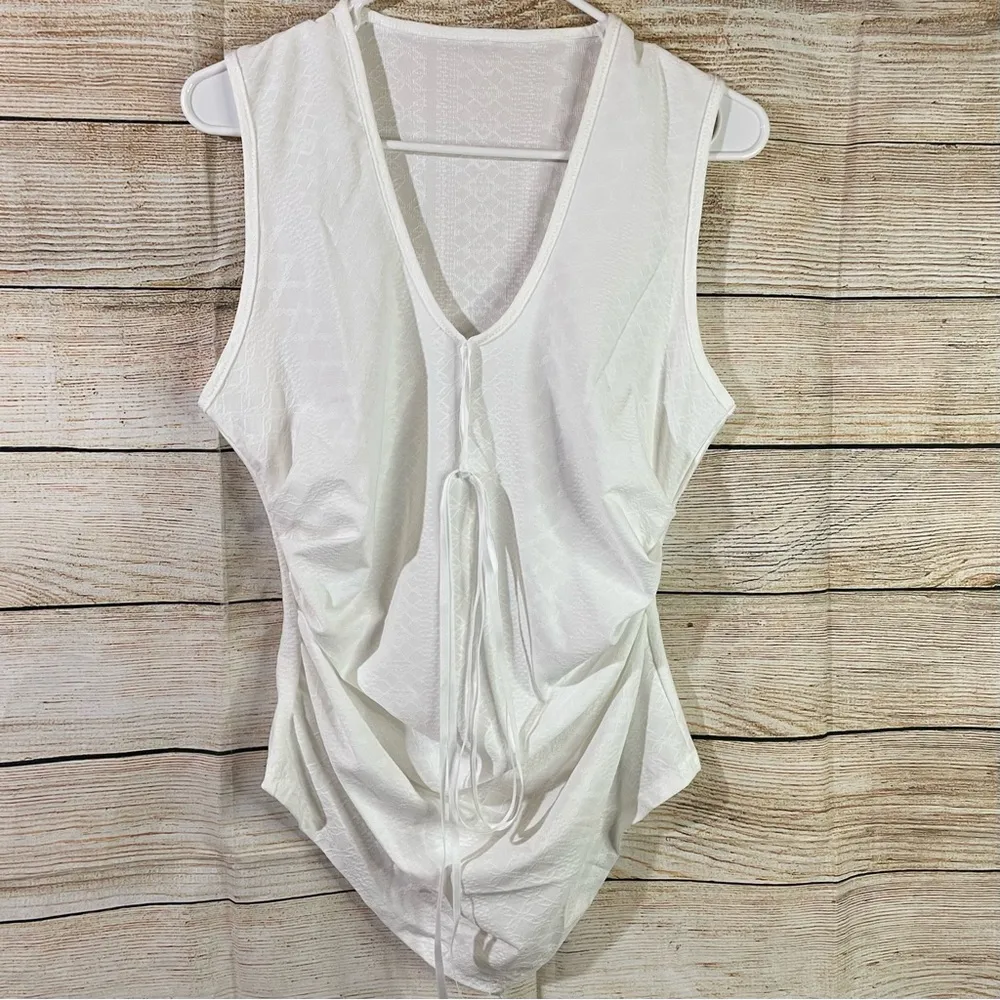 texture ruched pointed v-neck sleeveless knot front white top Size Medium - Image 5