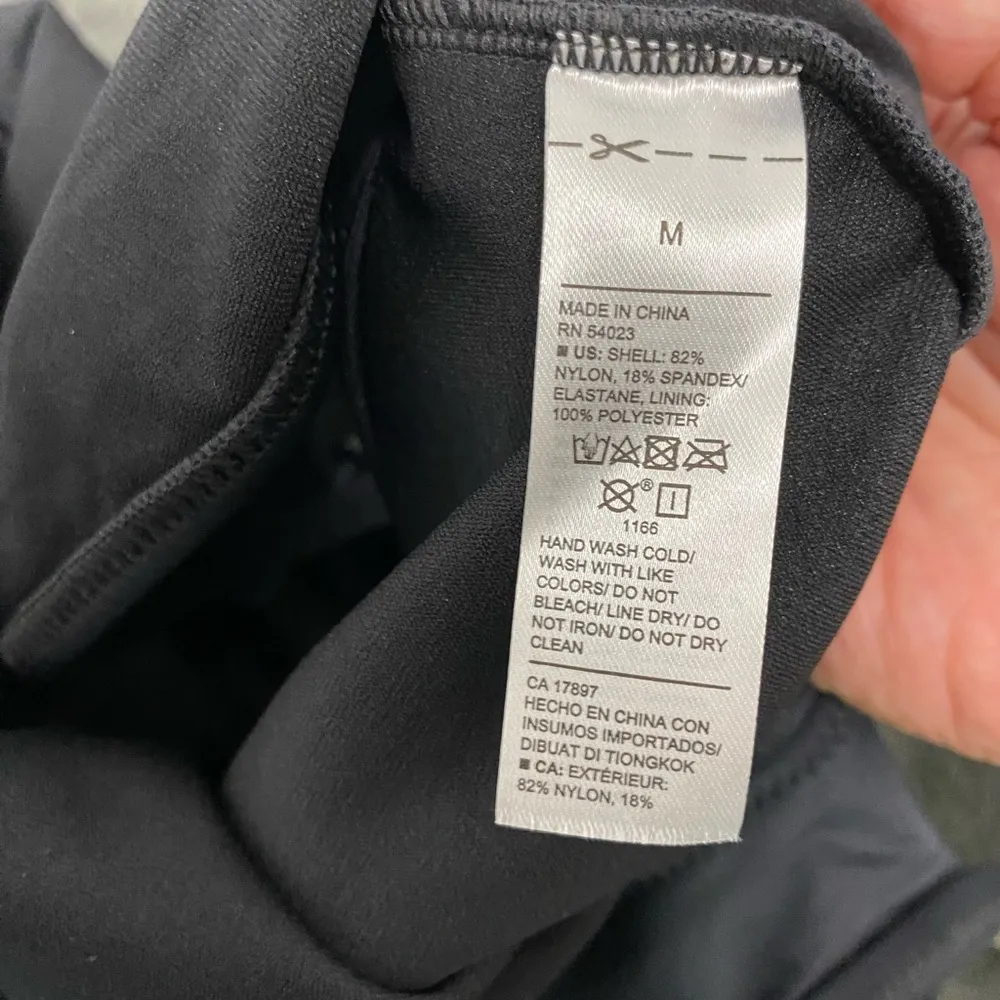 One piece will suit Old Navy - Image 3