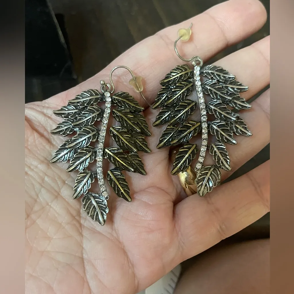 Oxidized Two Tone Leaf Crystal Dangle Earrings - Image 2