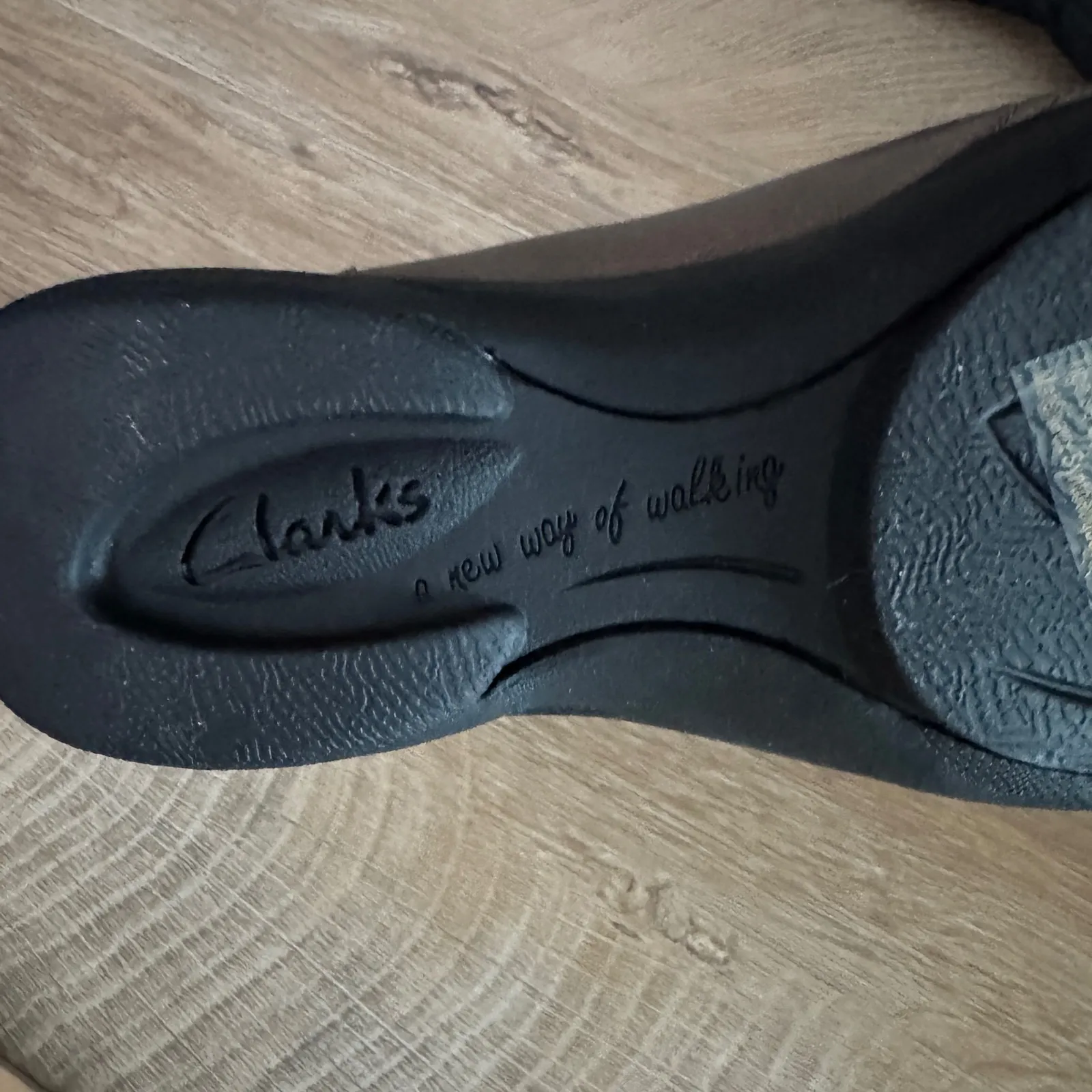 Clarks In Motion Slip On Comfort Shoes Womens 7.5W Bronze Leather Walking Travel - Image 8