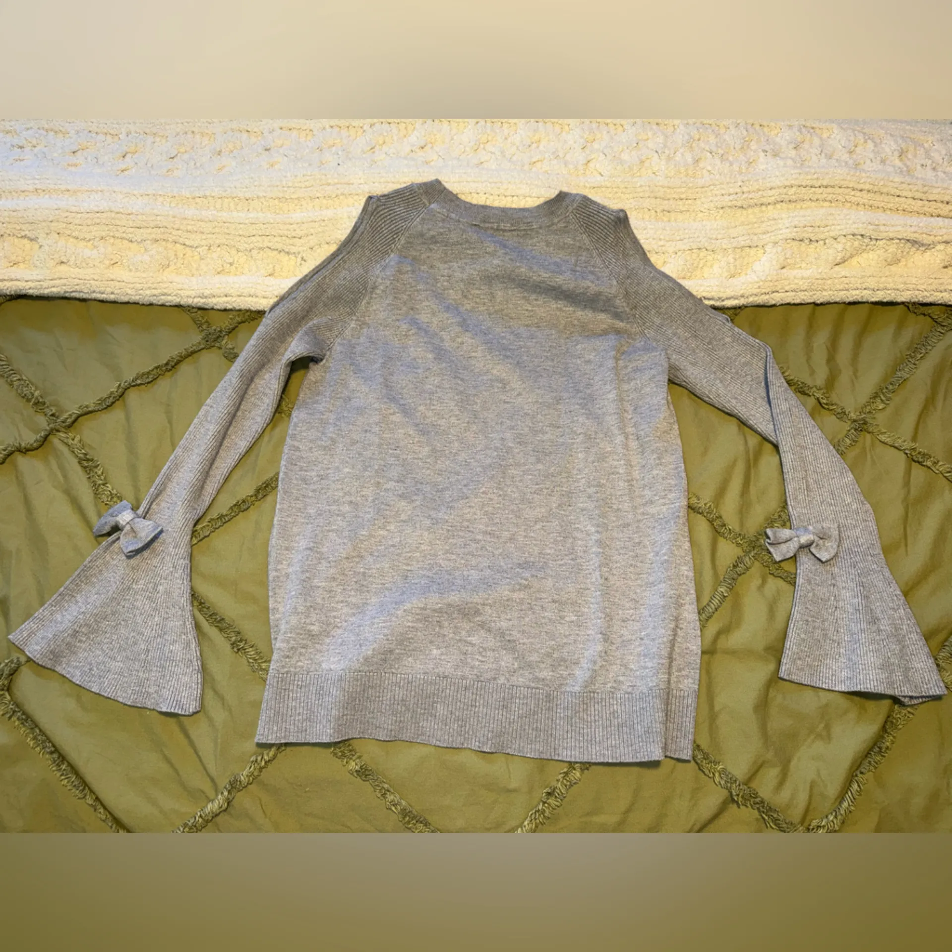 Karl Lagerfeld Sweater Womens Grey Cold Shoulder Bell Sleeve Ribbed Top Shirt - Image 3