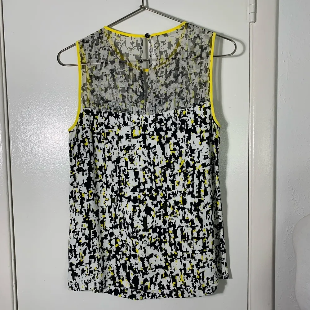 yellow trim black and white print sleeveless blouse top, 4 - Image 4
