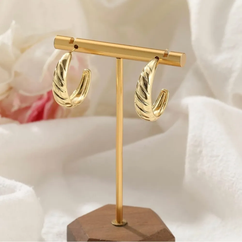 Gold Hoop Earrings| 14K Gold Plated| Lightweight|Hypoallergenic| Open Hoops - Image 5