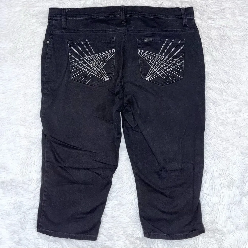 LEE Women’s Classic Fit Black Denim Jean Capri Plus Size 16W Medium - Image 4