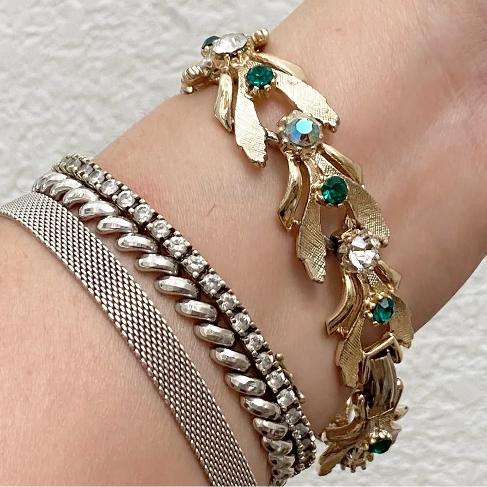 Vintage Unsigned Emerald/Clear Rhinestones Gold - Image 3