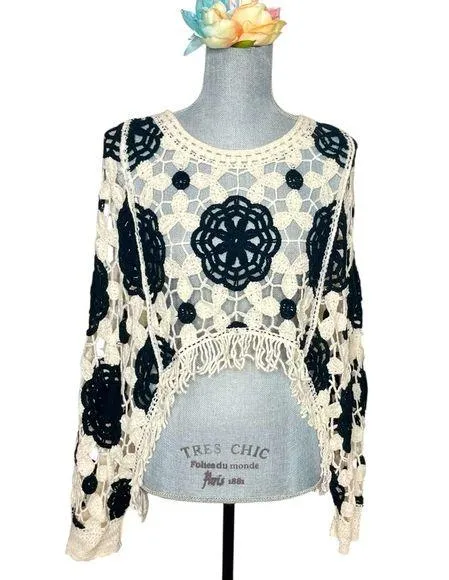 Cropped Knit Sweater: Long Sleeve Casual Crochet Tassels Hollow Out Pullover Black Size M - Image 1