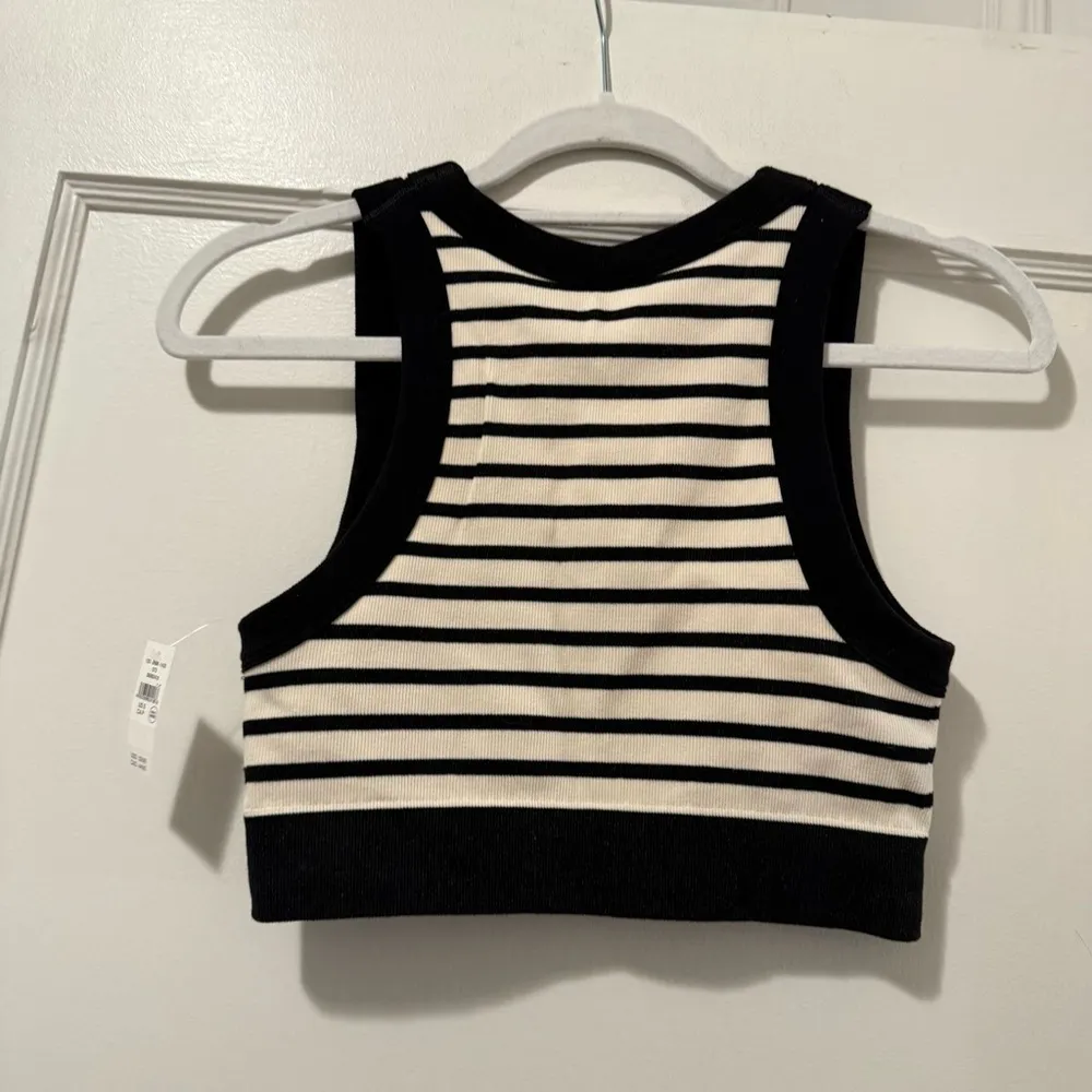 Offline by Aerie Seamless High Neck Sports Bra Black & White striped Small NWT - Image 4