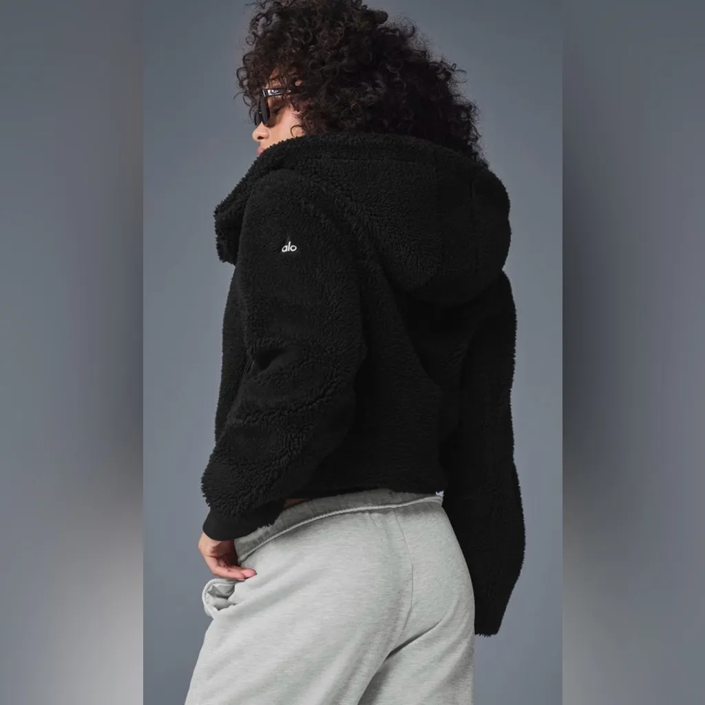 Alo Yoga NWT Foxy Sherpa Jacket Full Zip, Removable Hood, zipper pocket Black XS - Image 2