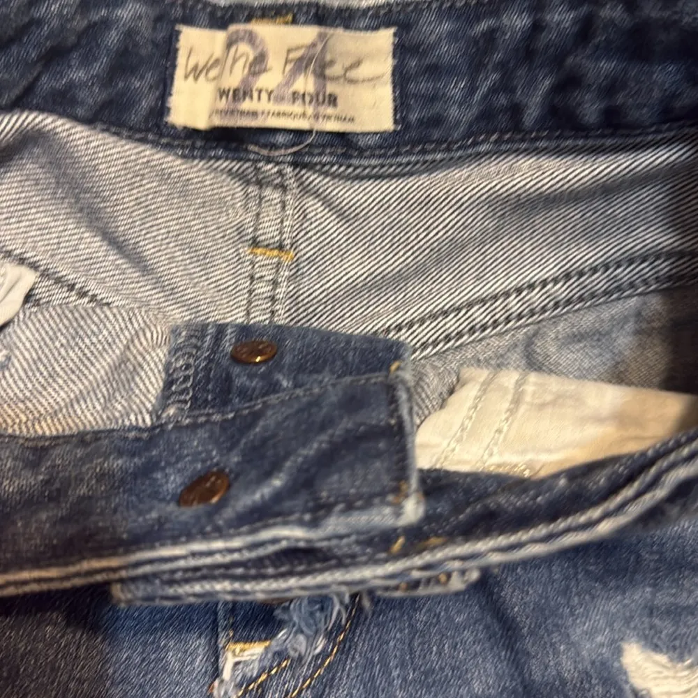 We the free jean shorts. Size 24 - Image 4