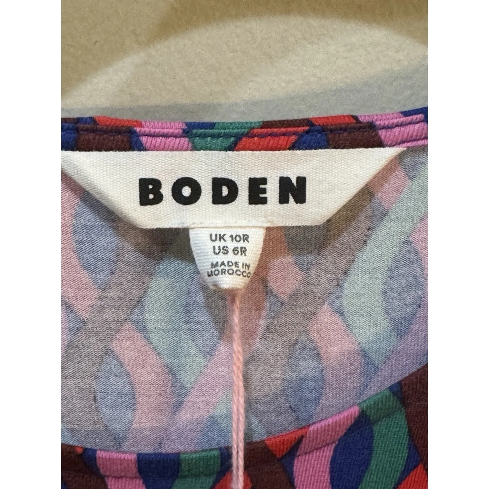 Boden Puff Sleeve Blouson Dress in a pink trellis wave pattern Colorful Size 6 - Image 7