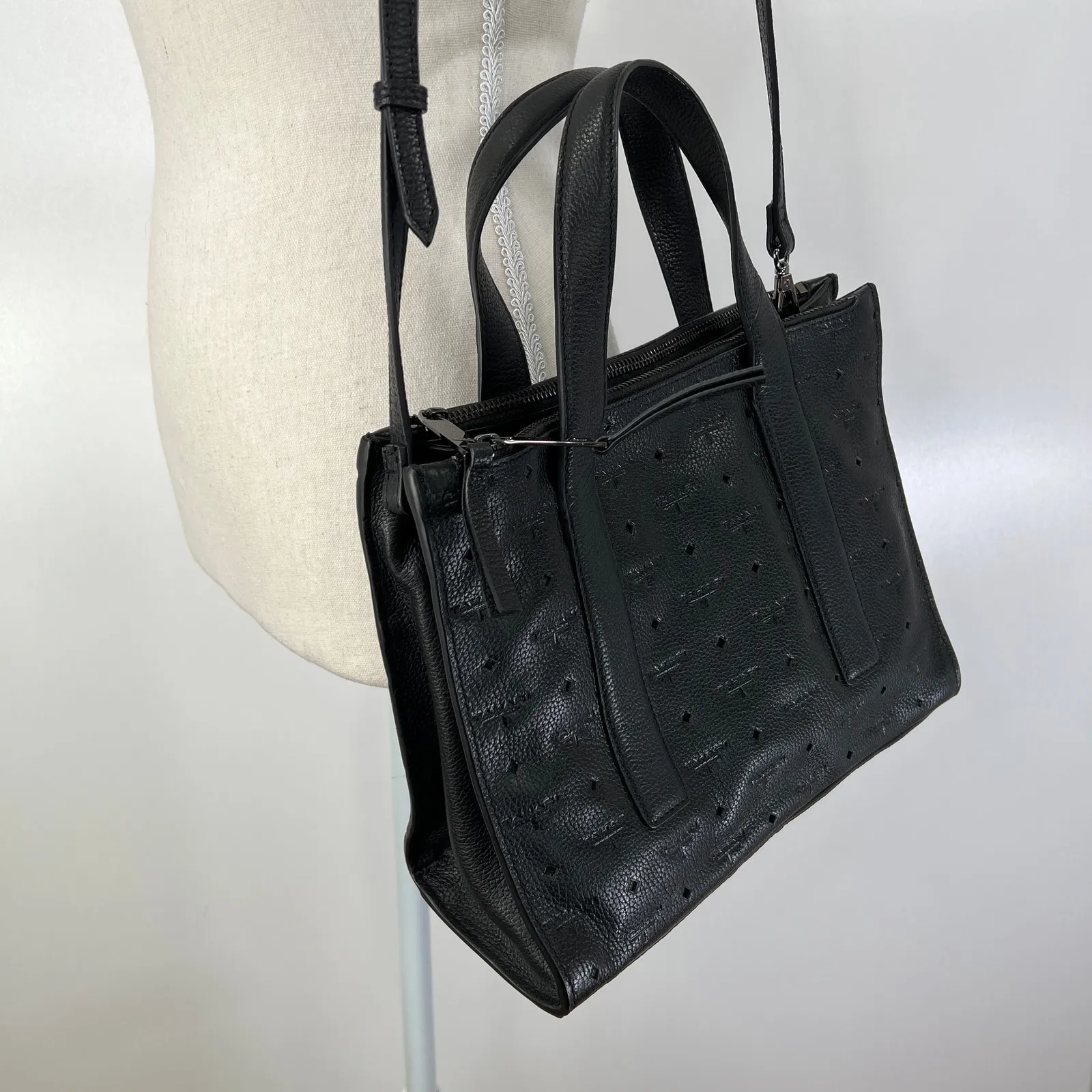 T Tahari Logo Emboss Shoulder Bag Shopper Tote Black Leather Handbag Goth - Image 6