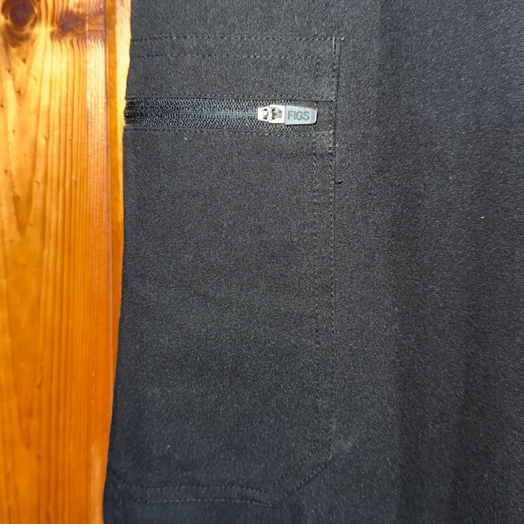 Figs Women's Yola Skinny Scrub Pants Black Size medium/T nurse scrub pants - Image 4