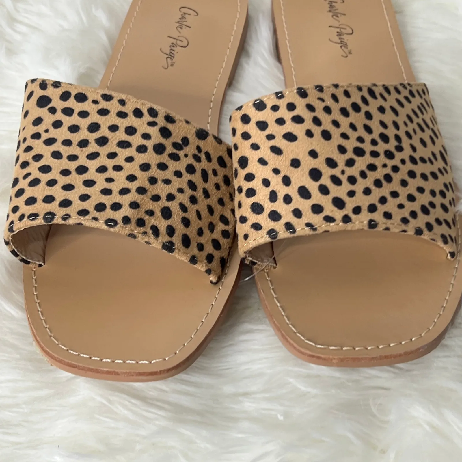 Charlie‎ Paige Cheetah Wide Band Slide Sandals NWT Size 8 - Image 2