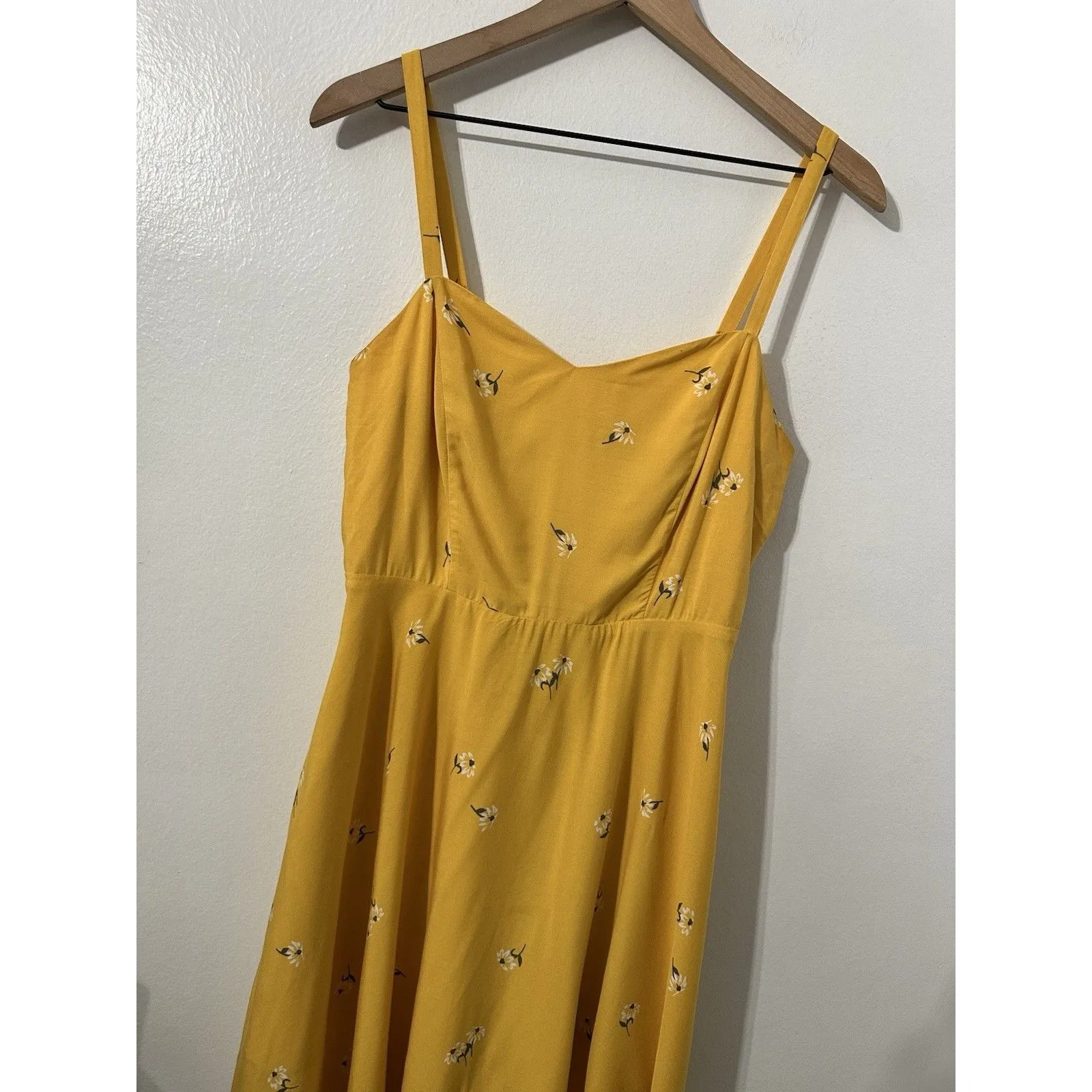 Old Navy Women’s Yellow Floral Summer Dress Spring Flowy Medium - Image 3