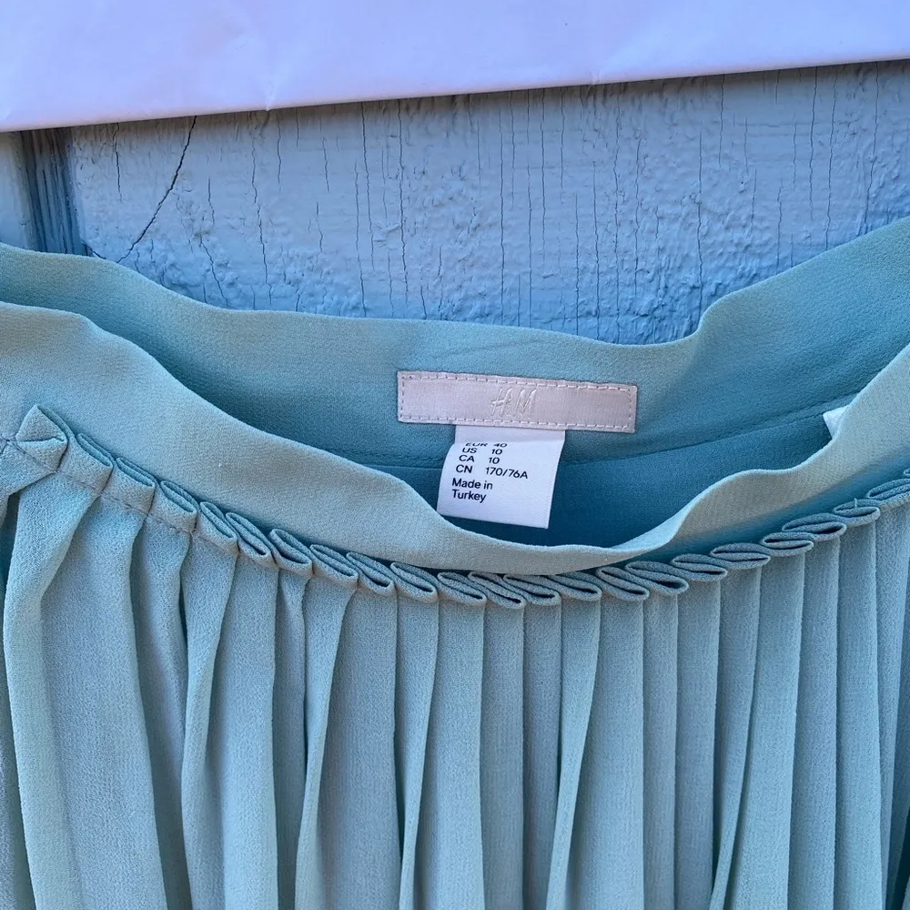 H&M sheer double lined pleated maxi - Image 4