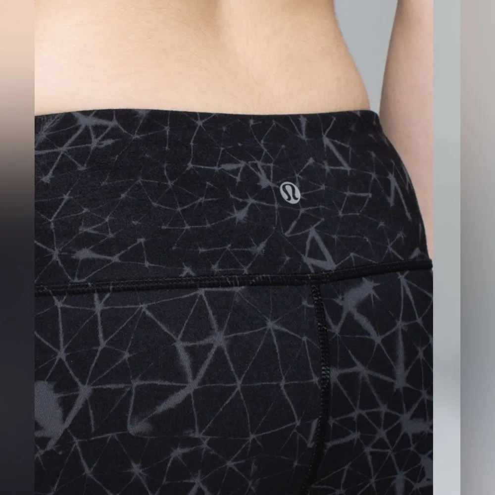 Wunder Under Crop II Leggings Star Crushed Coal Black Mid Rise Size 4 - Image 4