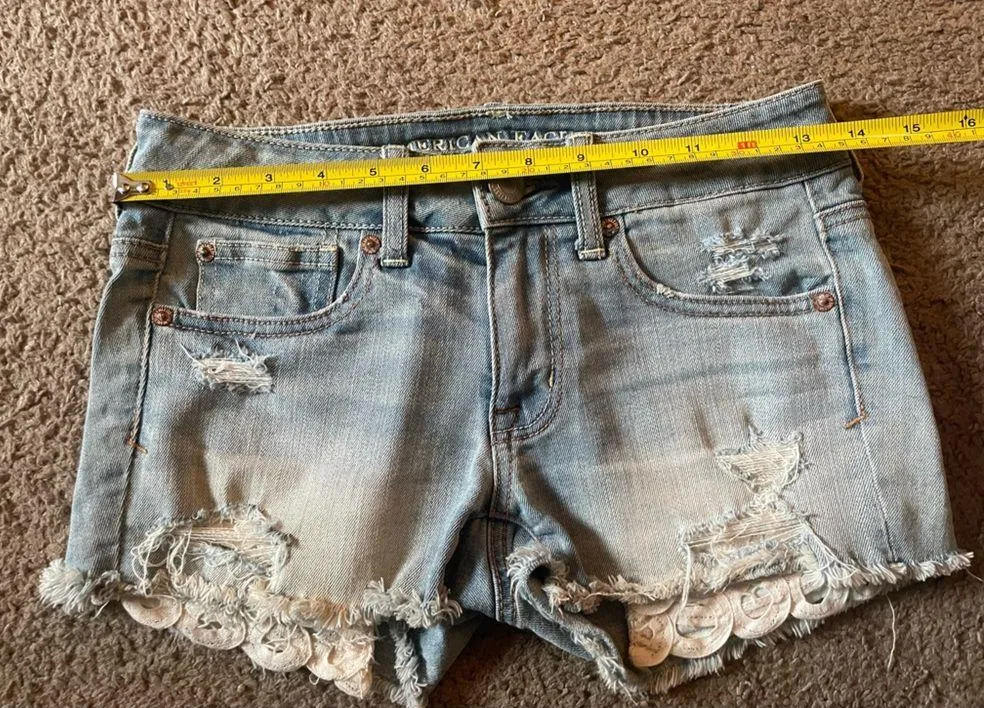 American Eagle Shortie Distress Blue White Washed Denim Jean Shorts Lace Pockets - Image 8