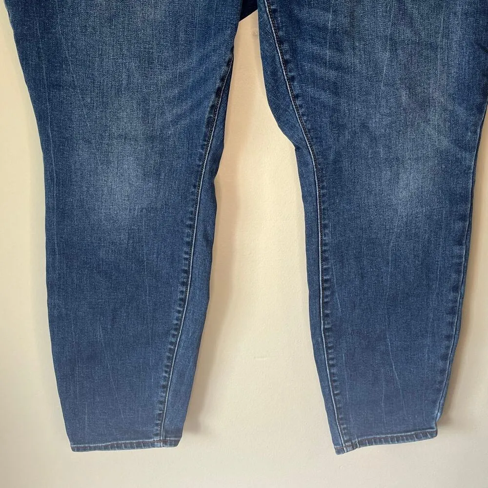 Old Navy Mid Rise Pop Icon Medium Wash Skinny Jean Size 20 Short - Image 9