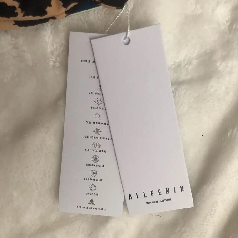 ALLFENIX CAmeo over leo SPORTS BRA XS - Image 9