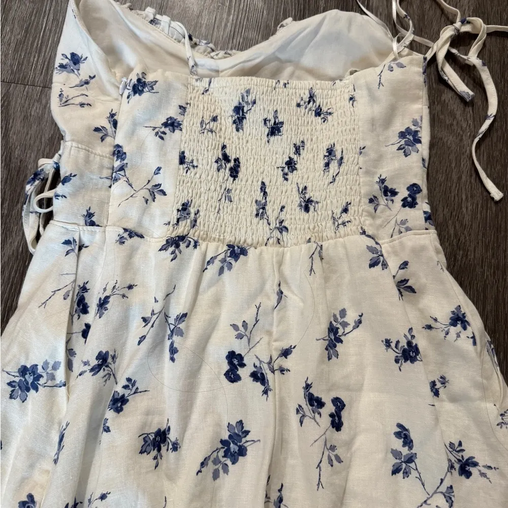 A&F Blue and White Floral Romper - Image 7