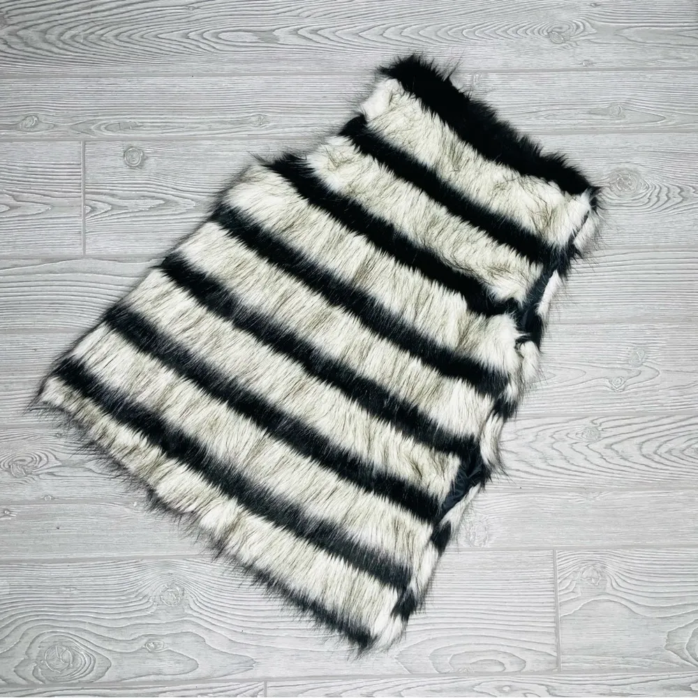 Ak glamour faux fur striped sleeveless vest striped black and white sz 38 / med - Image 3