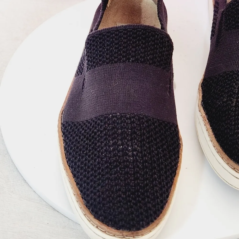 UGG Women's Alameda Sammy Slip On light Weight Casual Shoe Size: 9 - Image 3