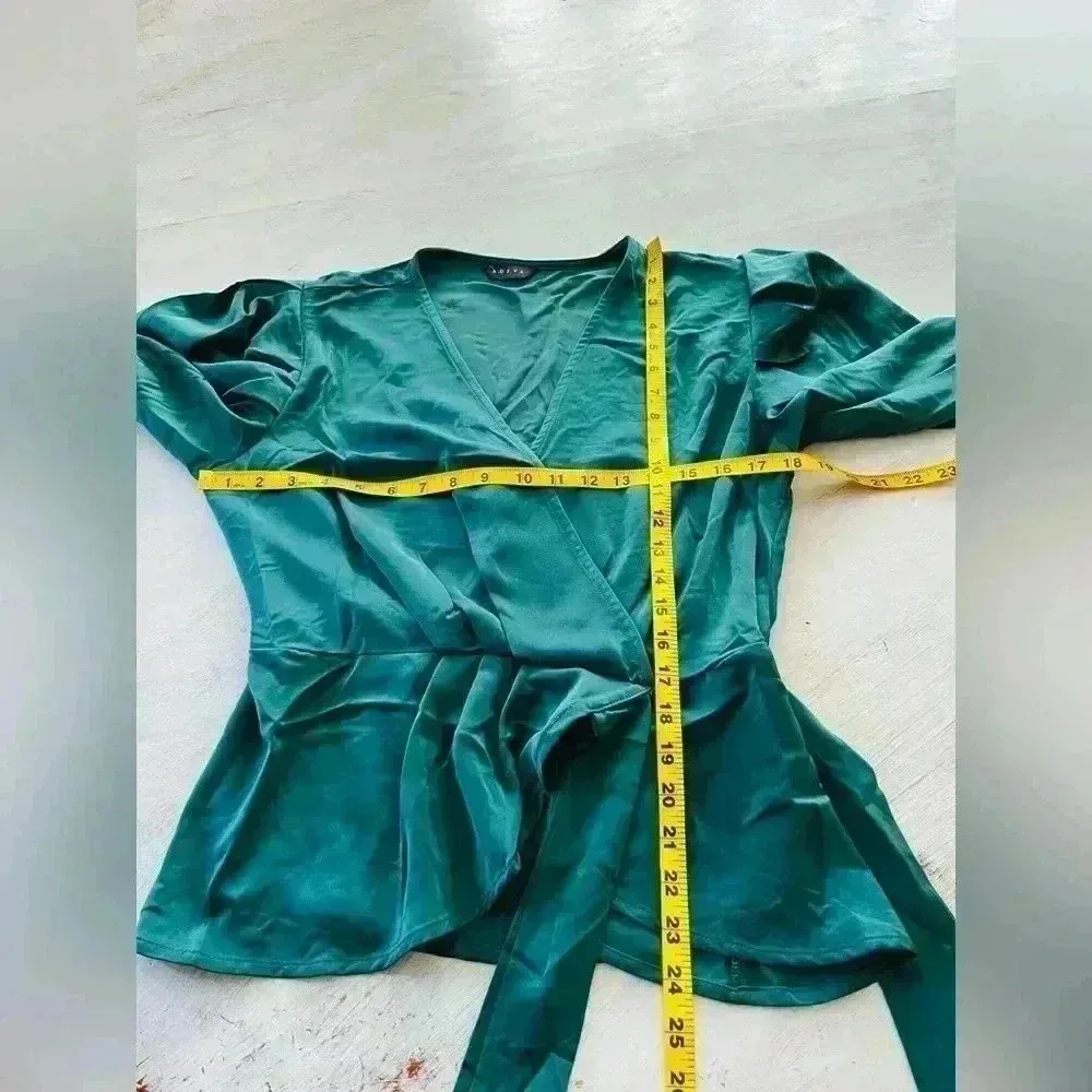 ADIVA Wrap Faux Front Tie Top in Green Size Medium EUC - Image 10