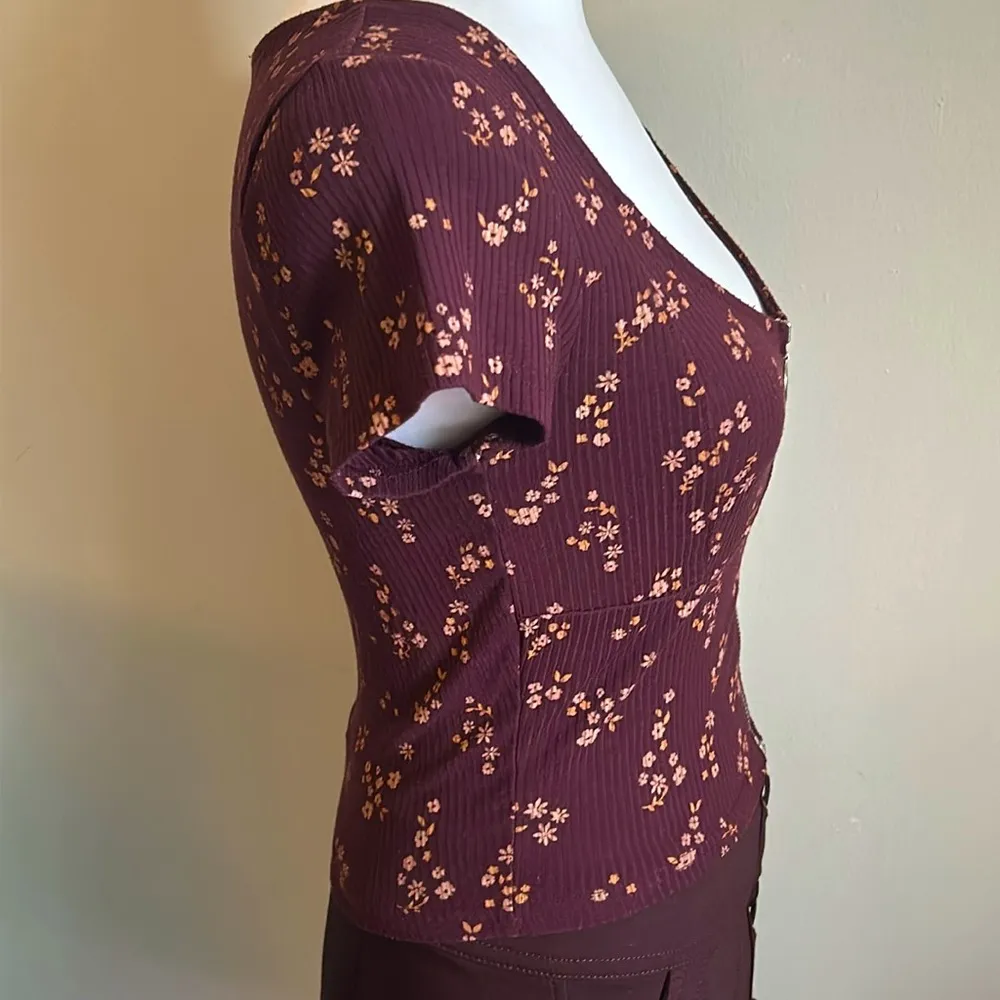 PacSun’s Me to We Women’s Cropped Floral Print Cap Sleeve Zip Front Ribbed Top - Image 3