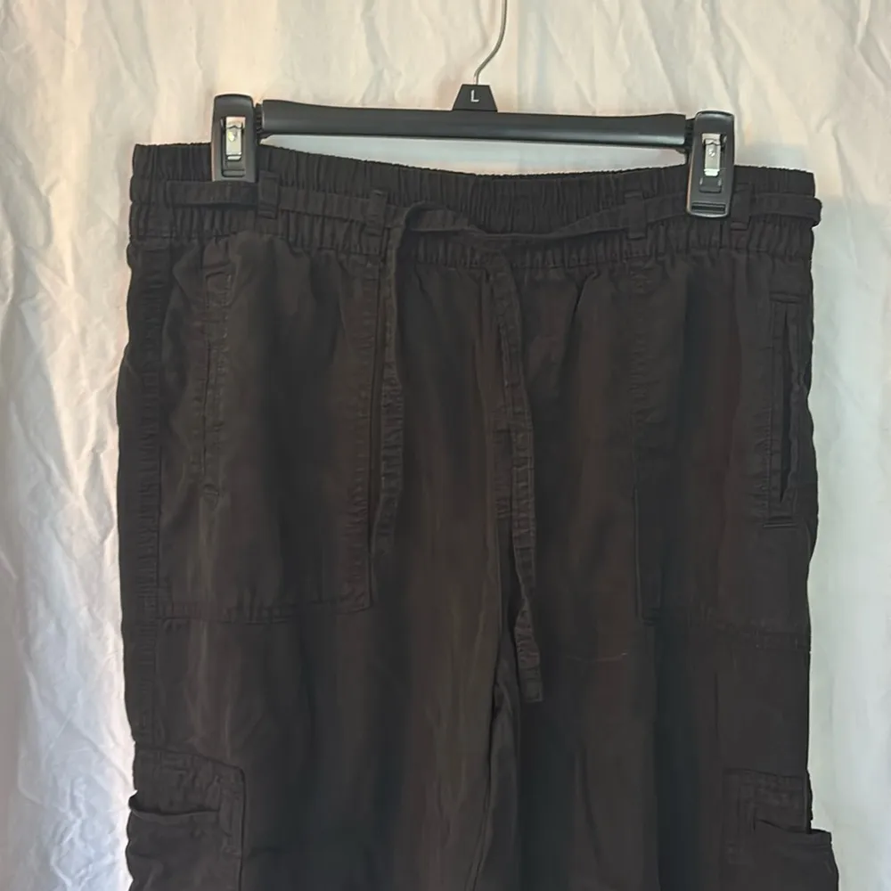 American Eagle Outfitters Black Cargo Pants Relaxed Fit Size Medium - Image 4